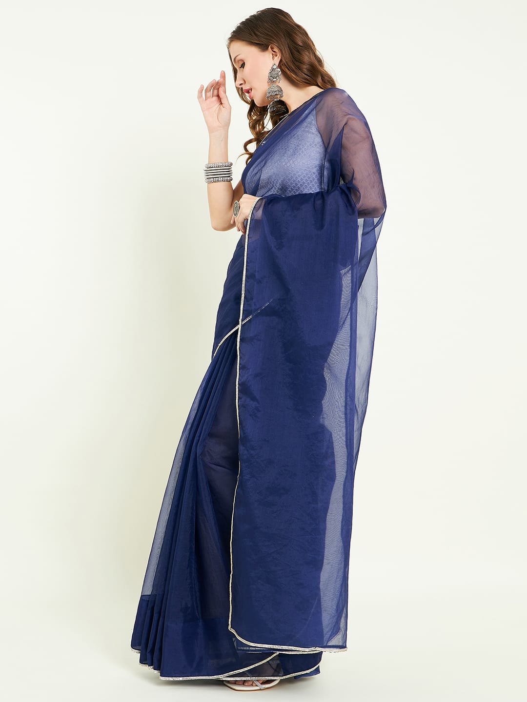 Organza sari comes with contrast lace detailing on border and blouse.