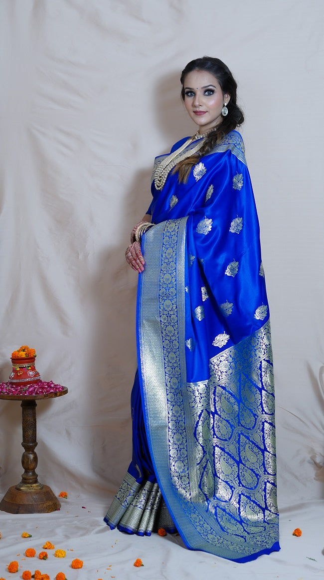 Buy Royal Blue & Silver Sarees for Women by Aryanari Online | Ajio.com