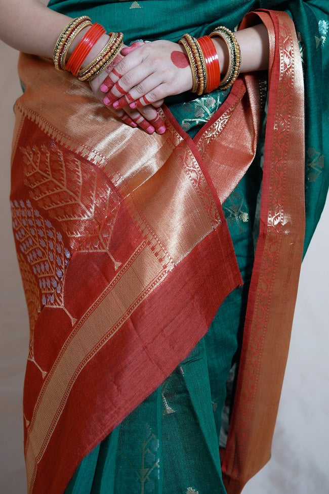 BOTTLE GREEN AND RED SEMI SILK SAREE WITH ANTIQUE GOLD MOTIFS